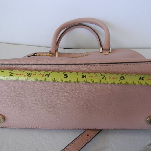 MICHAEL KORS SAFFIANO LEATHER CINDY DOMED SATCHEL LIGHT PINK - Picture 2 of 8